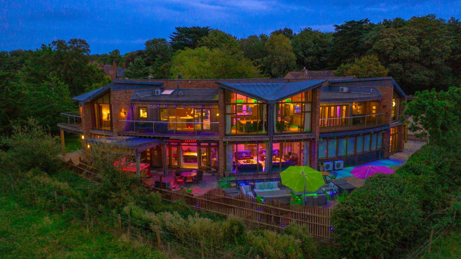 rent-a-party-house_1758765637